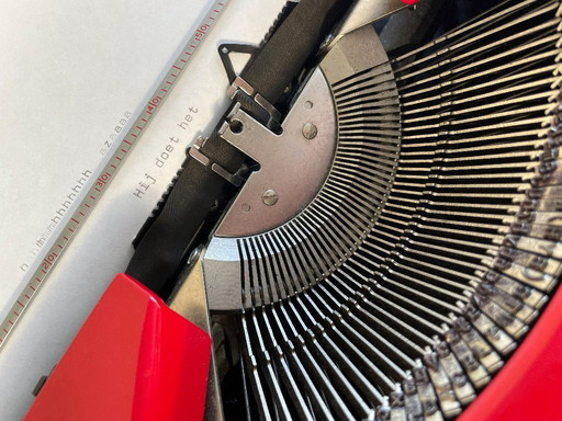 Vintage Sperry Remington Idol Schreibmaschine, rot, Retro-Stil der 1980er Jahre