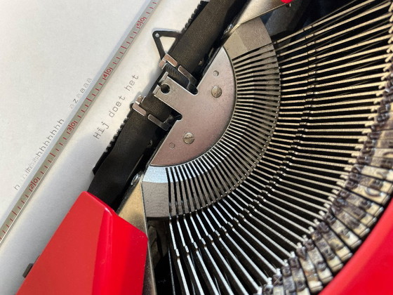 Image 1 of Machine à écrire vintage Sperry Remington Idol rouge années 1980, style rétro