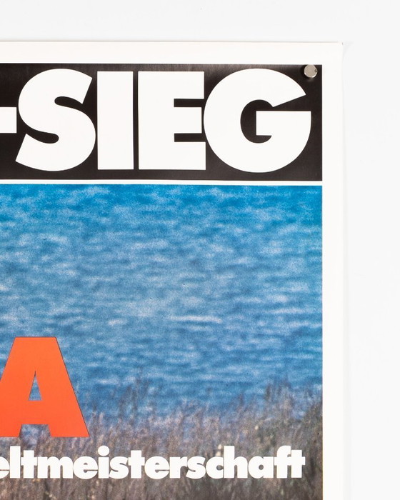 Image 1 of Porsche-Sieg 4 Stunden Pergusa – 1976 – Original Vintage Motorsport Poster by Erich Strenger – Racing, Mid-Century – 102x76 cm