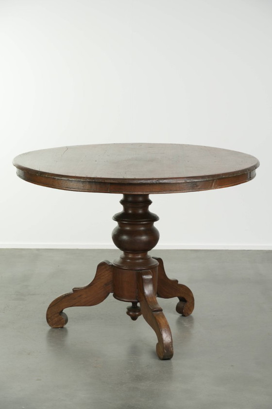 Beautiful subtle round rustic wooden dining table with a lovely appearance and a beautiful patina – Klassiek (photo 4 of 10)