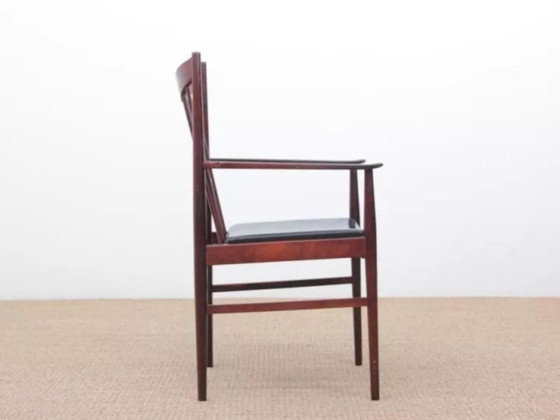 Image 1 of Een paar fauteuils en een bijzettafel, Deens, van palissanderhout en leer, ontworpen door Arne Vodder voor Sibast in 1960.