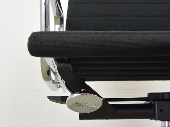 Sedia da ufficio Vitra Ea 117, Charles Eames – Sedie girevoli, Alluminio (photo 9 of 10)