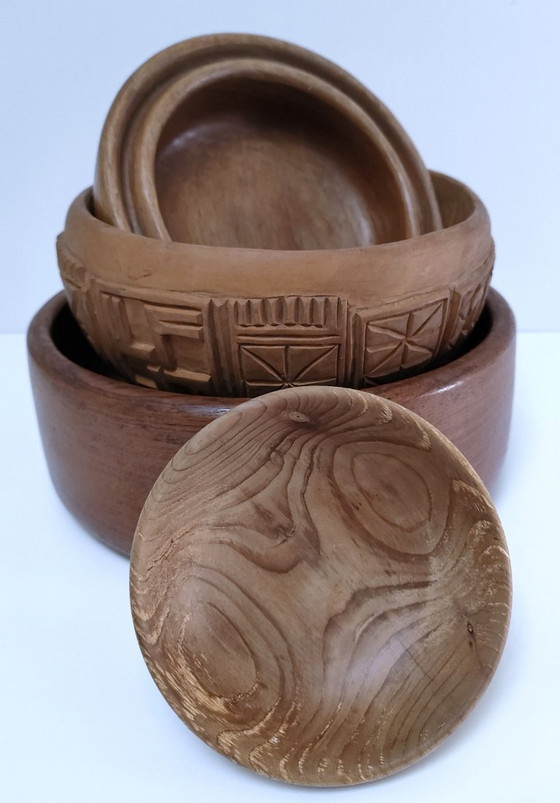 Image 1 of vier antike Massivholzschalen