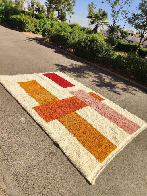 Ecru Berber rug with geometric patterns, 250cm x 150cm