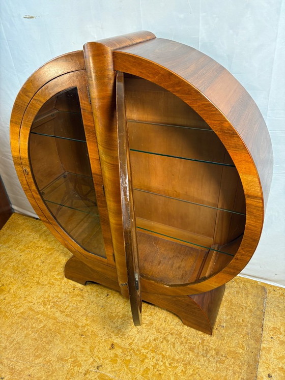 Vintage Art Deco Globe Vitrinekast | Gevlamd Notenhout | Circa 1930 Een werkelijk uitzonderlijke Art Deco (photo 4 of 11)