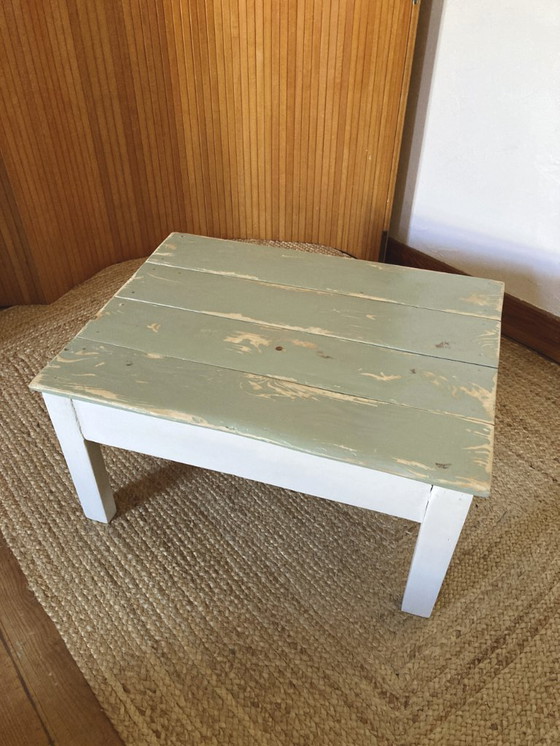 Image 1 of Table basse en bois massif avec tiroir