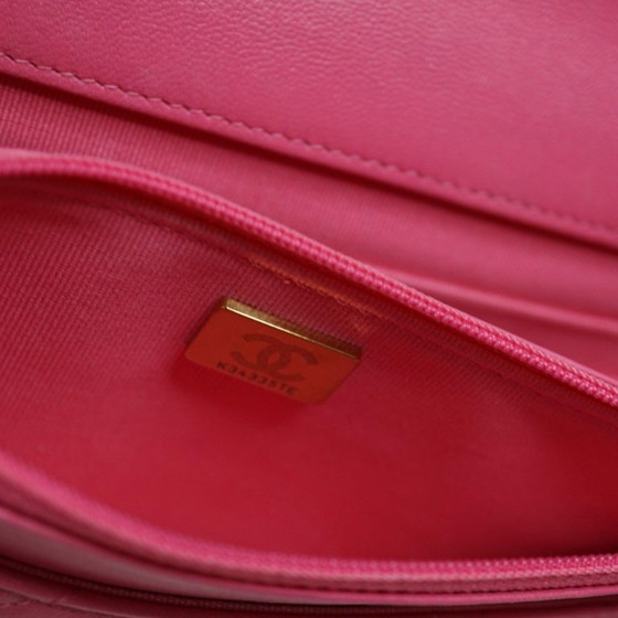 Image 1 of CHANEL PORTEMONNEE AAN KETTING 19