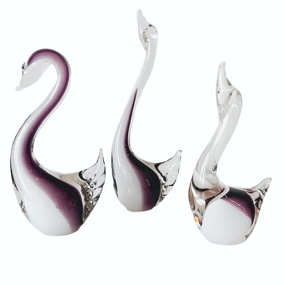 Image 1 of Ensemble de cygnes en verre vintage, verre violet style Murano, années 1980