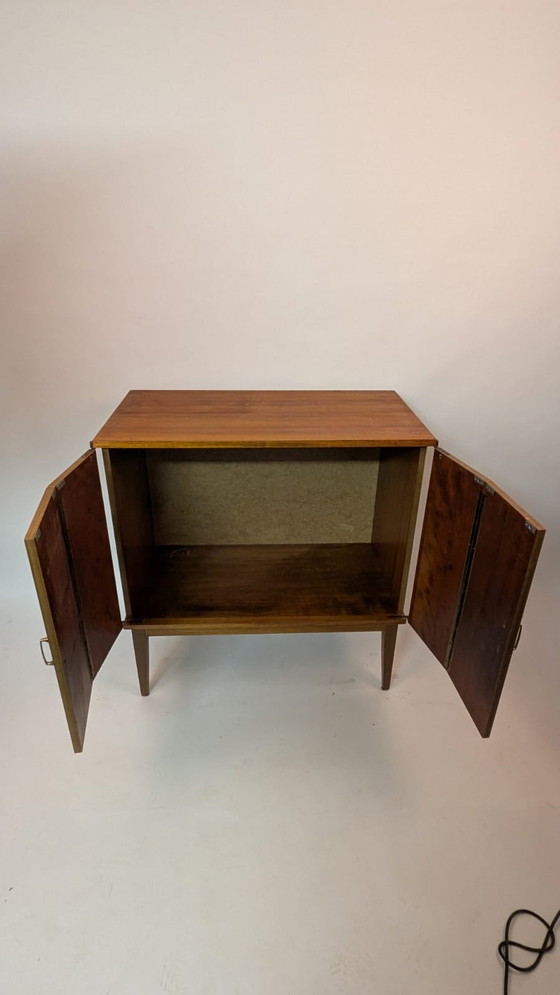 Image 1 of Meuble vintage du milieu du siècle avec portes à charnières