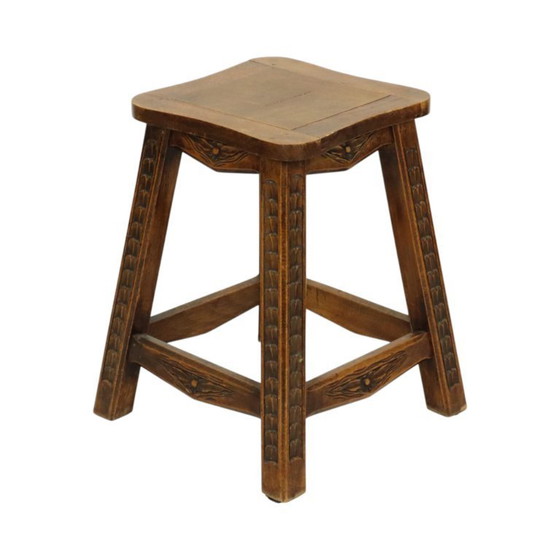 Image 1 of Charakteristischer Hocker aus Massivholz