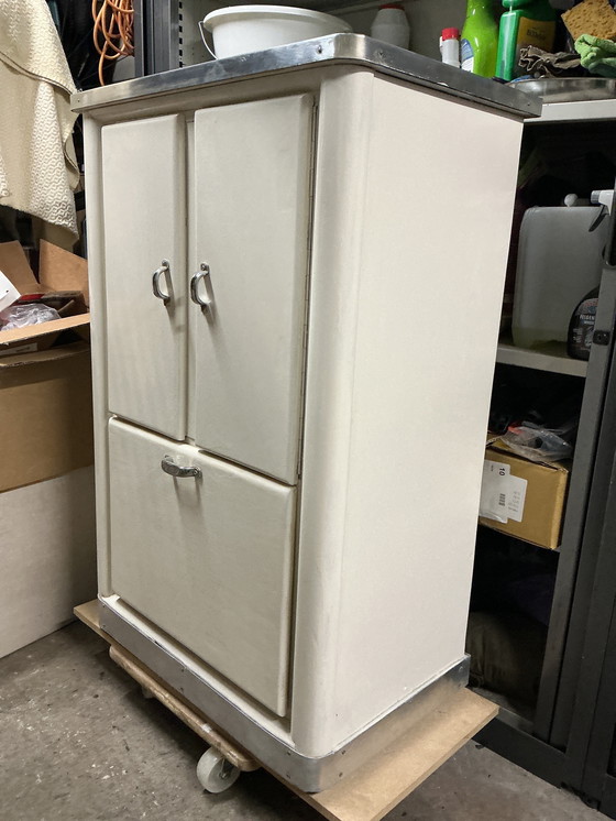 Image 1 of Armoire de médecin vintage sur roulettes avec tiroirs en bois.