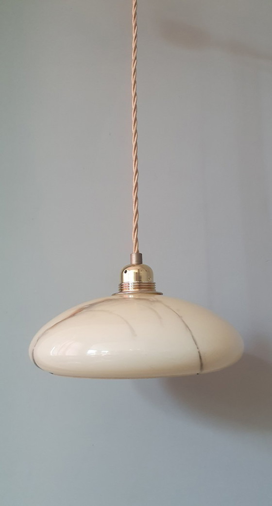 Image 1 of Lampada a sospensione vintage in vetro opalino effetto marmo, in stile Art Déco.