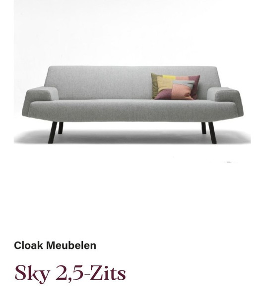 2 Design-Sofas „Cloak Sky“ des Designers Hans Daalder