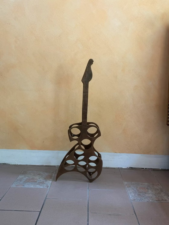 Image 1 of Esclusivo supporto per vino a forma di chitarra in ottone