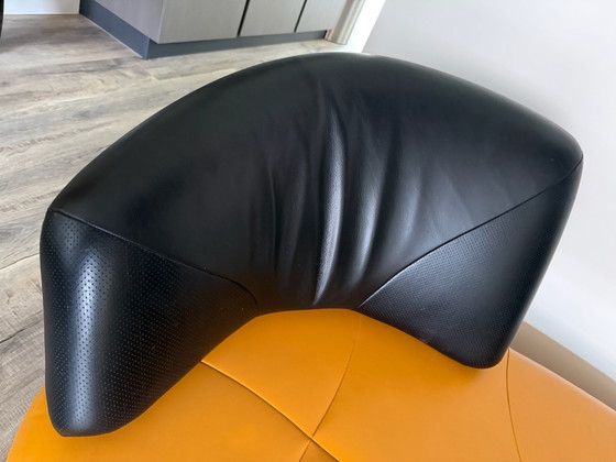 Leolux Kikko Chaise Longue. Giallo Nero pelle – Cromo (photo 5 of 6)
