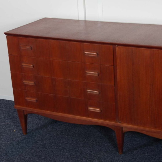 Image 1 of Groot vintage houten dressoir uit de jaren 60