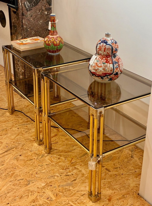 Ein Paar Vintage-Beistelltische im Hollywood-Regency-Stil aus Messing und Glas aus den 1970er Jahren. – bijzettafels, Metal