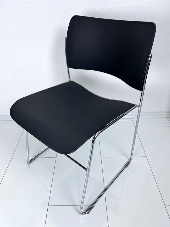 Image 1 of 2 x HOWE 40/4 bijzetstoel - Iconisch ontwerp