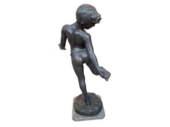 Image 1 of Prächtige Bronzeskulptur: „Das vom Krebs gebissene Kind“ 1990