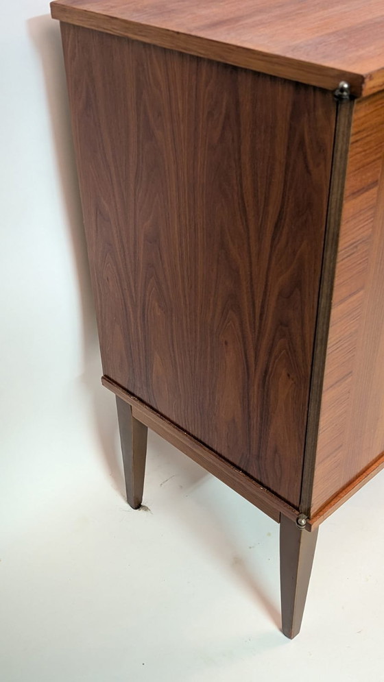 Image 1 of Meuble vintage du milieu du siècle avec portes à charnières