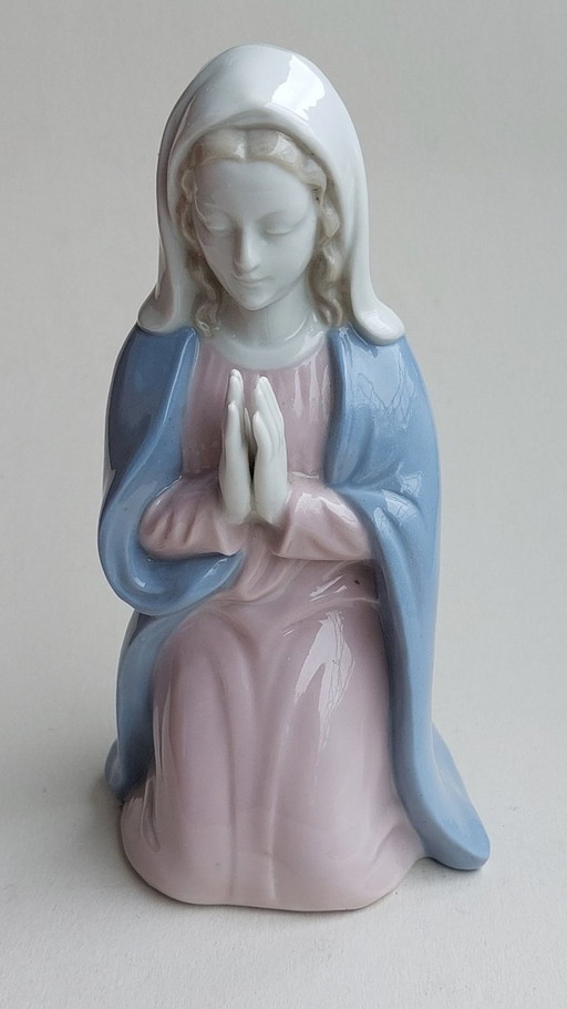 Vintage Lippelsdorf Figurine, Virgin Mary Praying