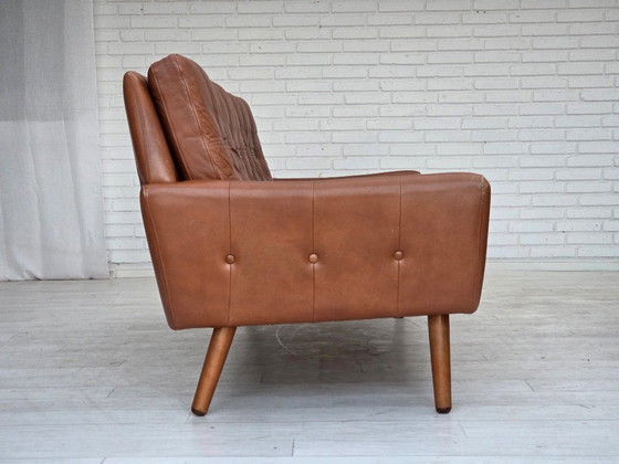 Image 1 of Dänisches 3-Sitzer-Sofa aus den 1970er Jahren, braunes Möbelleder mit Patina.
