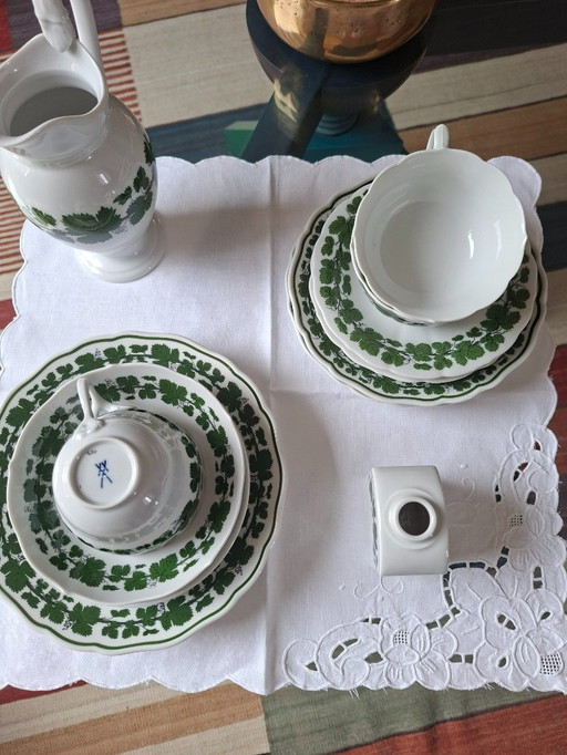 Porcelaine de Meissen, motif feuille de vigne, 13 pièces