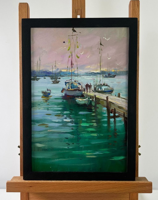 Pintura al óleo original: Paisaje costero vespertino donde los barcos descansan en el muelle.
