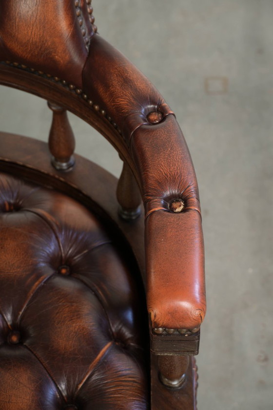 Sedia da ufficio Chesterfield di lusso in pelle bovina inglese, girevole e reclinabile con bottoni, colori (photo 8 of 15)