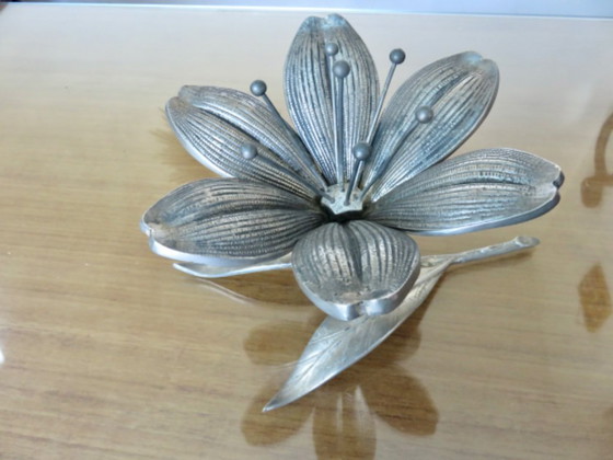 Set di 6 posacenere a forma di fiore, in bronzo argentato, Francia, circa 1960 o 1970 – Oggetti decorativi (photo 13 of 16)
