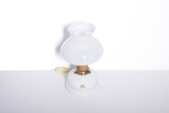 Image 1 of Petroleumlamp, glazen kap, opaalglas, retro jaren 70