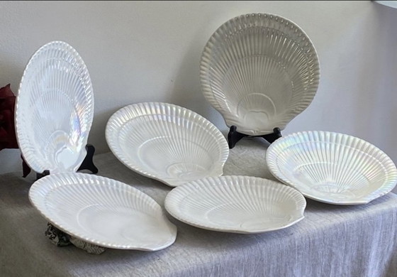 Image 1 of Assiettes En Forme De Coquillage Iridescentes