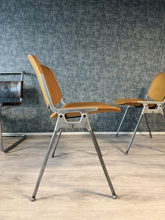 Image 1 of 2 sillas Dsc106 de Giancarlo Piretti para Castelli, década de 1960