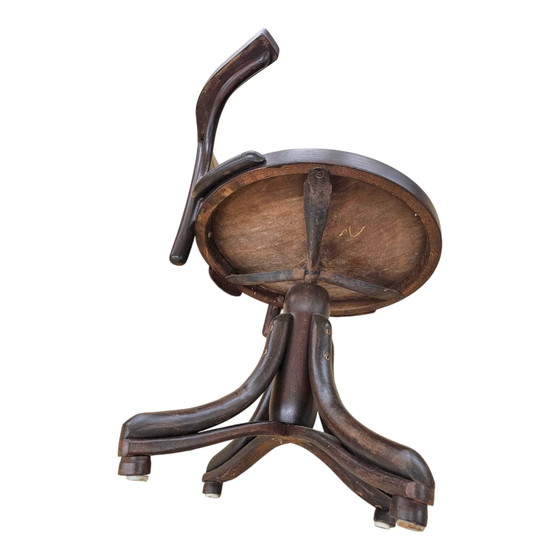 Silla de escritorio giratoria de madera curvada estilo Viennese Secessionist / Art Nouveau

Ancho 60 (photo 12 of 14)