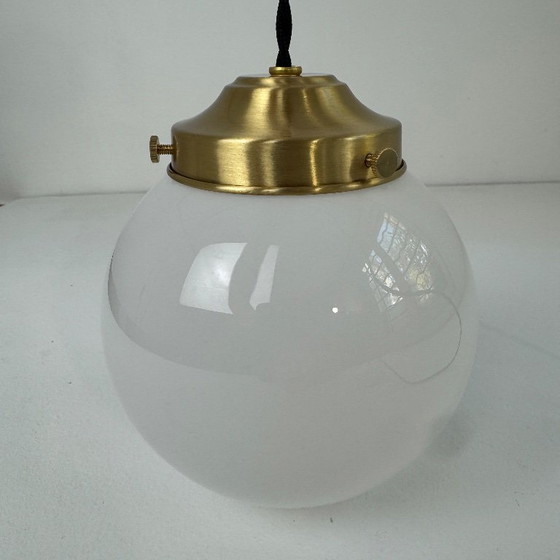 Image 1 of PAIRE D’ANCIENNES SUSPENSIONS EN OPALINE VINTAGE 13 CM