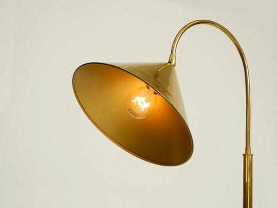 Bella, grande, originale lampada da tavolo in ottone con paralume conico, Mid-Century Modern (photo 13 of 20)