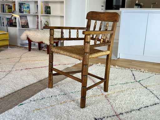 Antieke fauteuil uit de jaren 1920, rustieke stoel, vintage stoel, rieten stoel