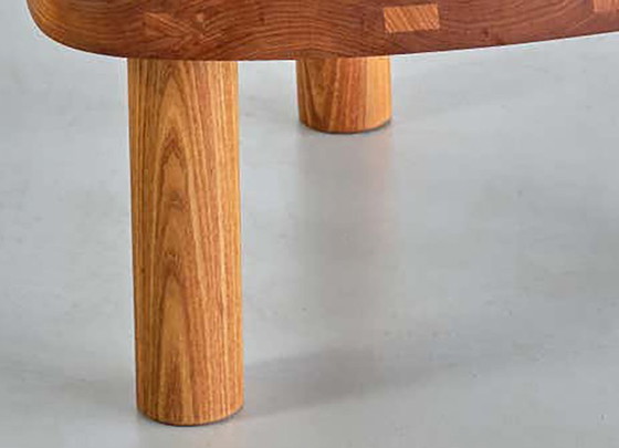 Image 1 of Pierre Chapo T23 – driepotige bijzettafel van massief iepenhout – 2023