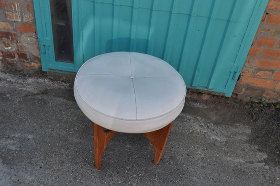 Mid-Century Danish Teak Ottoman by Kofod Larsen for G-Plan, 1960s, Footstools & poufs, Leather (photo 4 of 6)