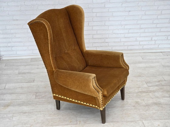 Image 1 of Deense fauteuil met hoge rugleuning uit de jaren 70, bekleed met meubelvelours en voorzien van eikenhouten poten.