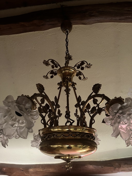 Lámpara de araña antigua de 6 brazos con copas de flores de latón - Funciona – kroonluchters, Glass, Brass (photo 2 of 11)