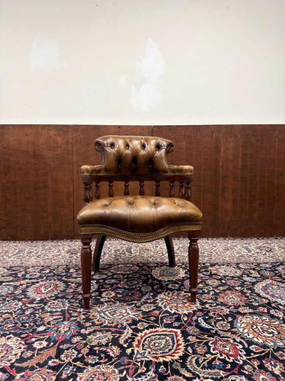 Klassischer englischer Chesterfield Stuhl – Sessel, Leather, Wood (photo 2 of 7)