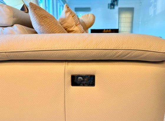 Image 1 of Superb leather corner sofa with electric recliner