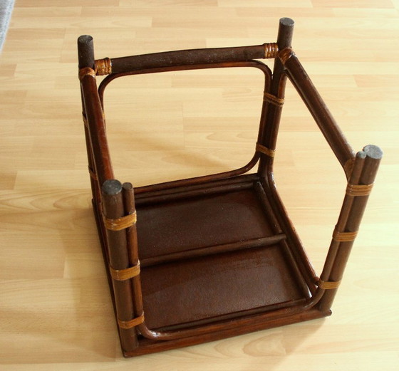 Image 1 of Charmante petite table d'appoint/support à plantes en rotin, bambou et bois, style vintage
