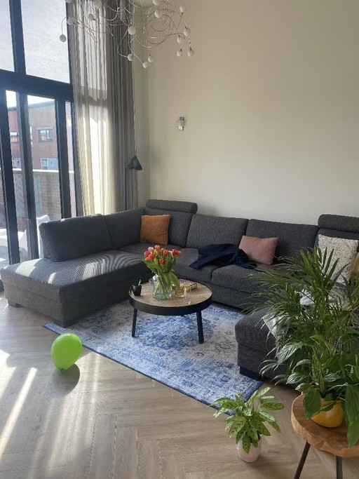 Precioso sofá grande de 5 plazas (se vende por mudanza).