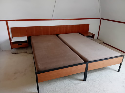 Doppelbett mit Nachttischen, Marke Pastoe, von Cees Braakman