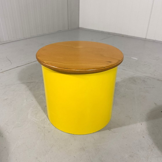 Image 1 of Tables d'appoint et tabourets colorés des années 1980