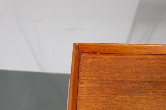 Image 1 of 1960er Jahre Dänischer Teak Regalschrank mit verchromten Beinen