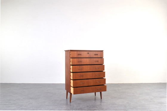 Image 1 of Commode danoise en teck, style milieu du XXe siècle, années 1960