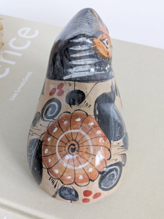 Statuetta vintage di gatto in ceramica Tonalá, Messico, dipinta a mano, arte popolare nei colori ocra e nero. (photo 5 of 15)